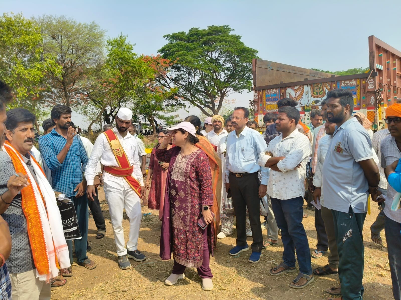 మొక్కజొన్న కొనుగోళ్లలో వేగం పెంచాలి: కలెక్టర్