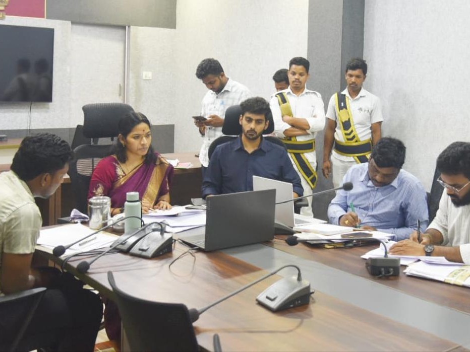 మాతాశిశు సంరక్షణకు ప్రాధాన్యత ఇవ్వాలి: కలెక్టర్