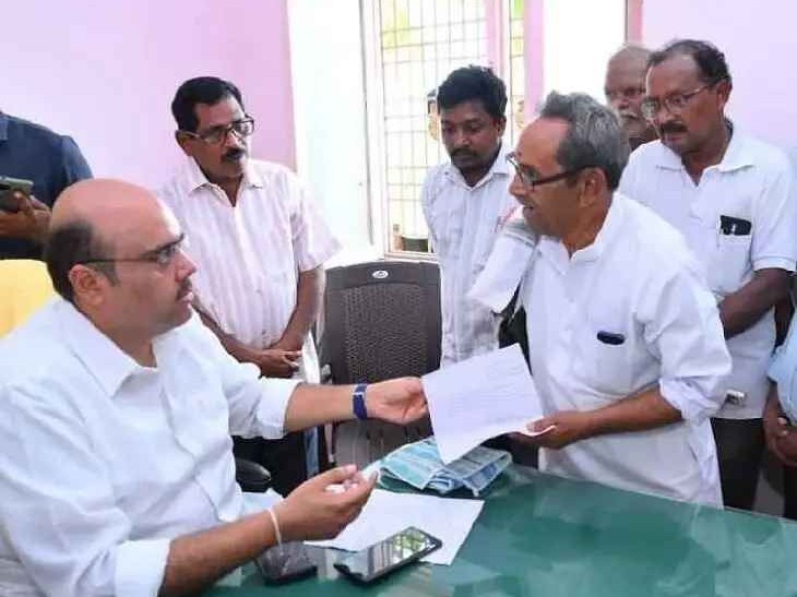 పాడైపోయిన గోదాములు బాగు చేయించాలని వినతి