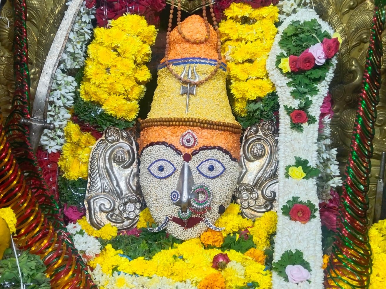 ప్రత్యేక అలంకారంలో దర్శనమిచ్చిన విరుపాక్షి మారెమ్మ
