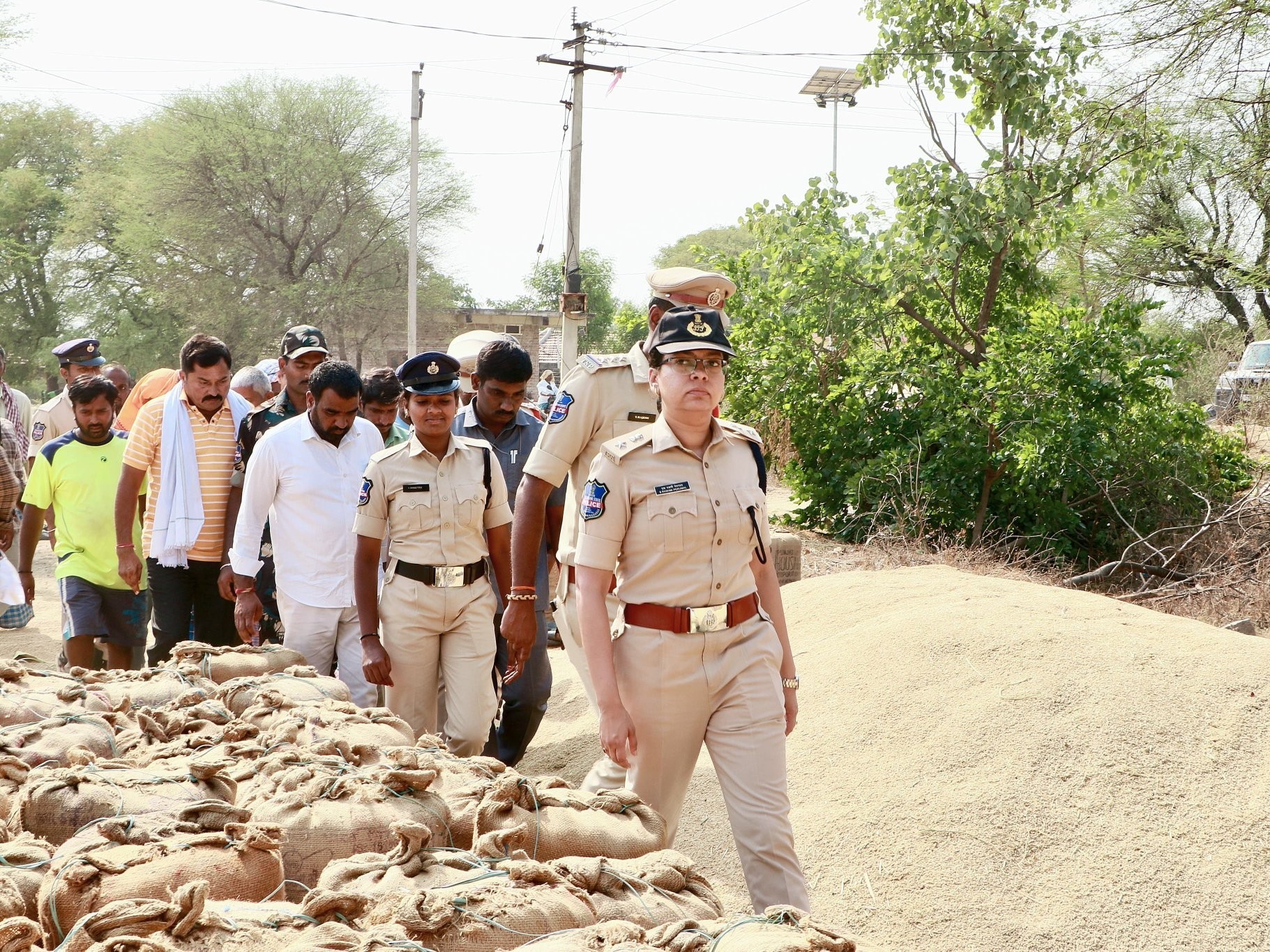 రైస్ మిల్లులను సందర్శించిన సీపీ