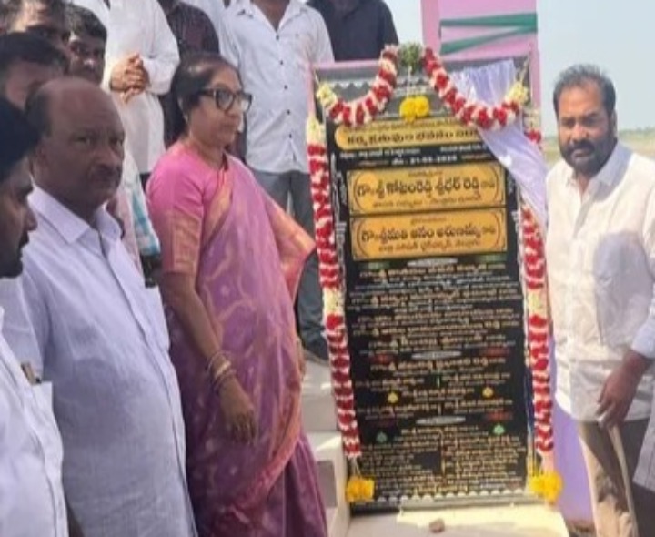 ప్రత్యర్థులైన.. కలిసి ప్రారంభోత్సవం చేశారు