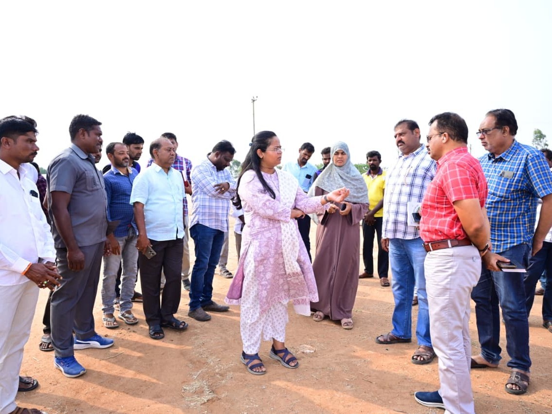 ధాన్యం కొనుగోలు కేంద్రం సందర్శించిన కలెక్టర్