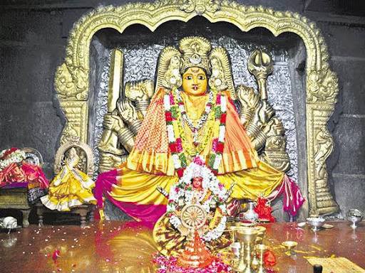 ప్రత్యేక అలంకారణలో  భద్రకాళి అమ్మవారు