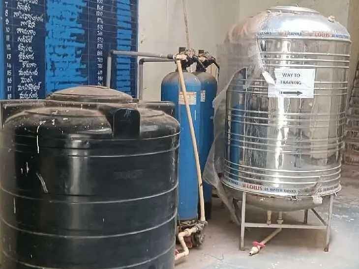 నిరూపయోగంగా మారిన శుద్ధజల యంత్రం
