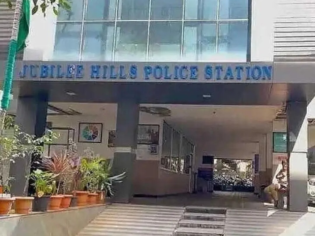 ఇన్‌స్టాలో పరిచయం.. భర్తకు సెల్ఫీలు