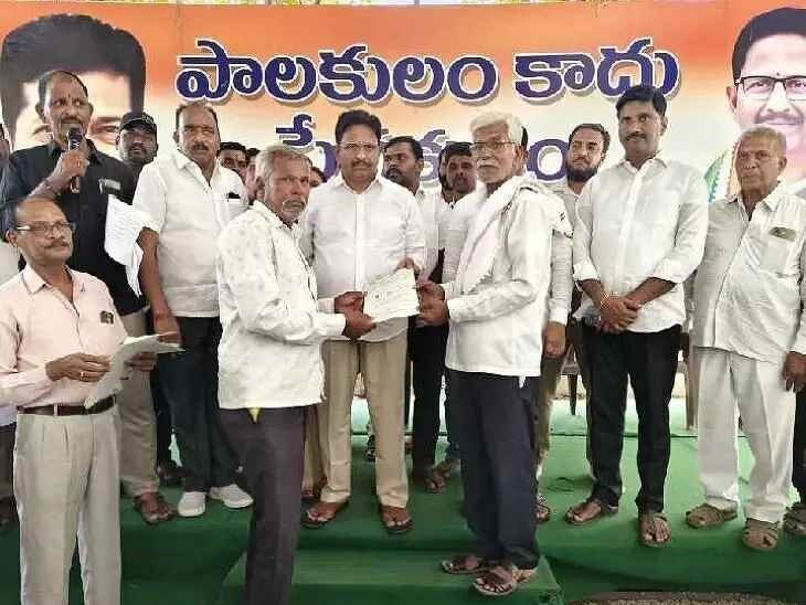లబ్ధిదారులకు సీఎం రిలీఫ్ ఫండ్ చెక్కులు