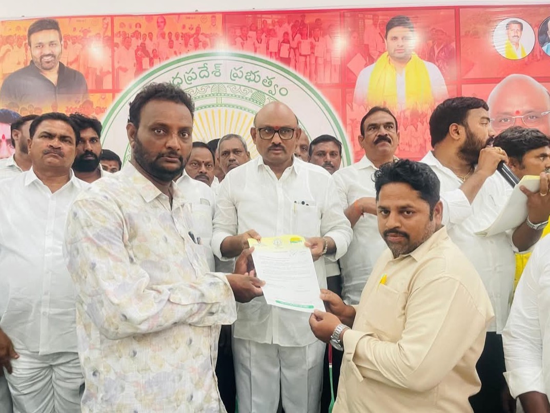 మైదుకూరులో సీఎంఆర్ఎఫ్ చెక్కుల పంపిణీ