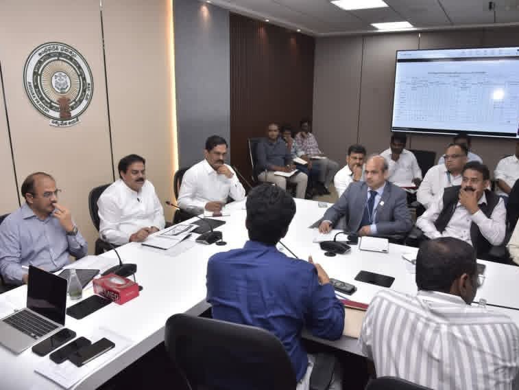 PNG గ్యాస్ కనెక్షన్ల విస్తరణపై మంత్రి సమీక్ష