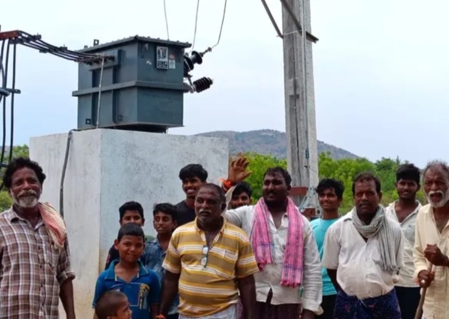 విద్యుత్ సరఫరా నిలిచిపోవడంతో ఆందోళన