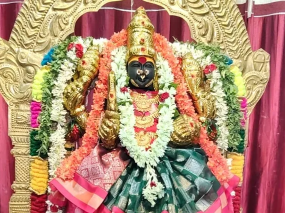 శ్యామలా మాతంగి ఆలయంలో పూజలు