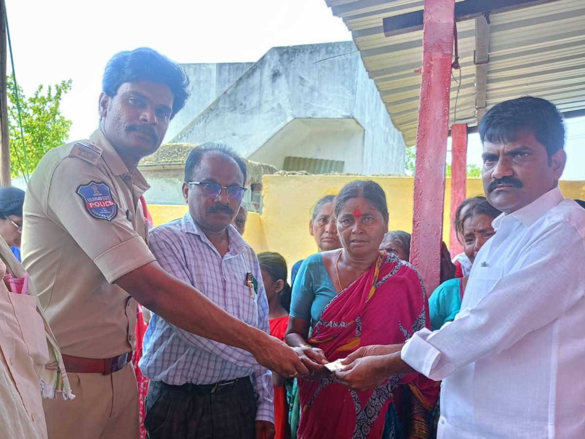 హమాలీ కార్మికుడి కుటుంబానికి ఆర్థిక సాయం