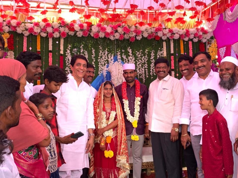 వివాహ వేడుకలో పాల్గొన్న మాజీ మంత్రి బుగ్గన