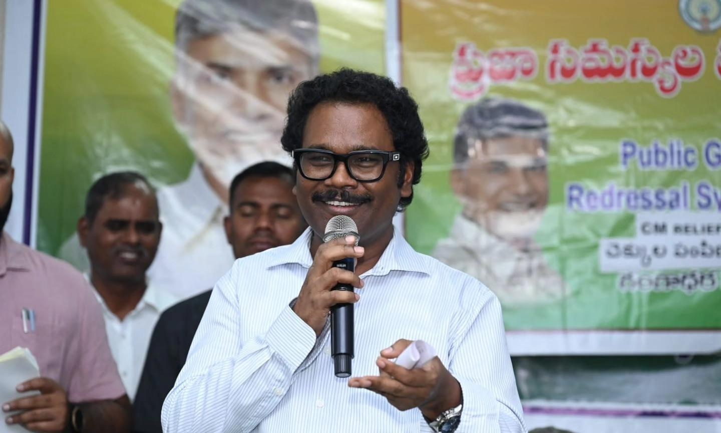 వివాదాస్పద వ్యాఖ్యలపై టీడీపీ చీఫ్‌ను కలిసిన MLA