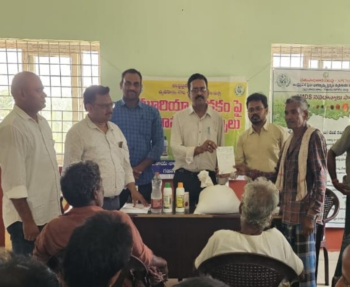 సమతుల పోషకాలు అందేలా ఎరువులు వాడాలి: AO