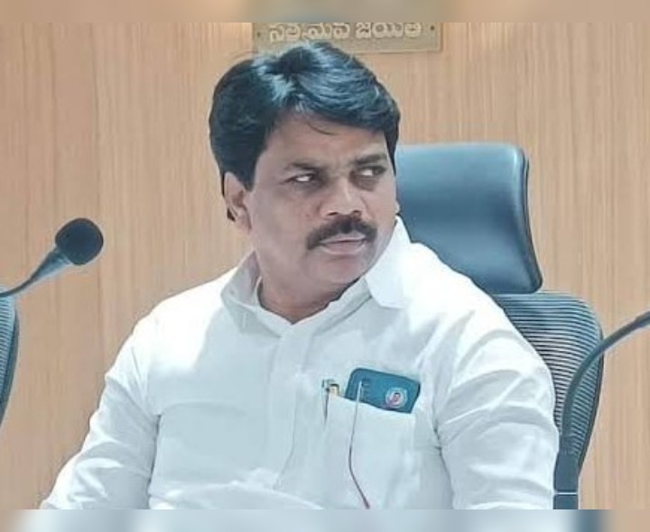 ‘ఎమ్మెల్యే చేపడుతున్న కార్యక్రమాలు హాస్యాస్పదం’