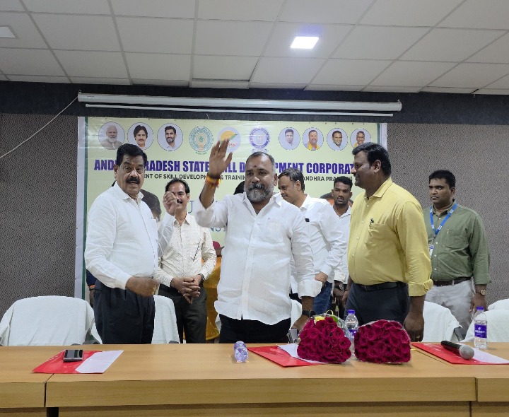 ‘నిరుద్యోగ యువత ఉన్నత స్థాయికి చేరుకోవాలి’