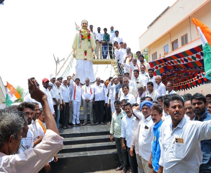 కాంగ్రెస్ ఆధ్వర్యంలో మాజీ మంత్రి జయంతి కార్యక్రమం