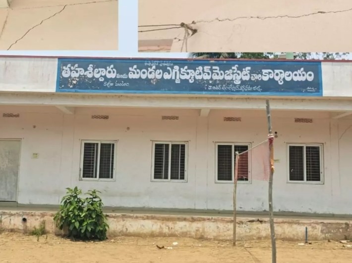 అధికారుల నిర్లక్ష్యం.. రూ.90 లక్షల భవనం వృథా