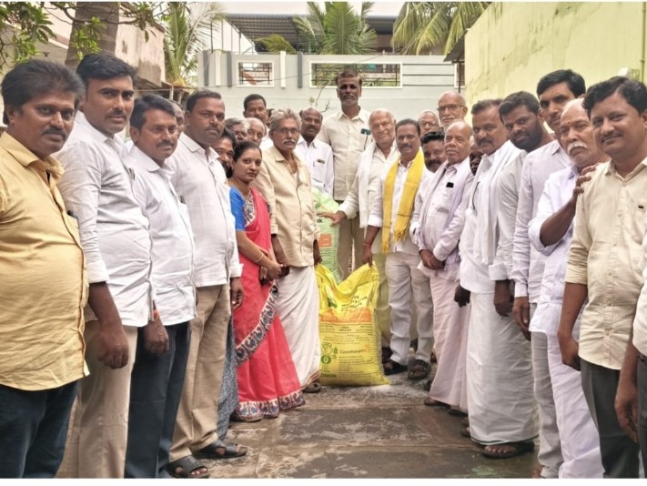 రైతులకు “ఎరువుల పంపిణీ” ప్రారంభం