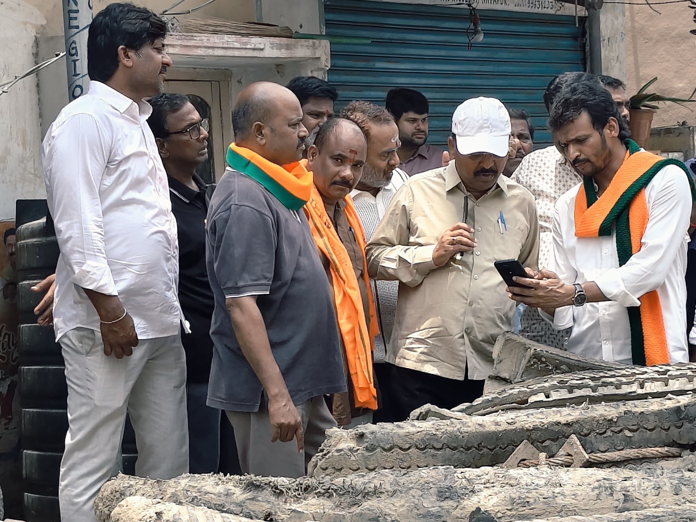 మియాపూర్‌లో అధికారుల నిర్లక్ష్యంపై బీజేపీ నిరసన