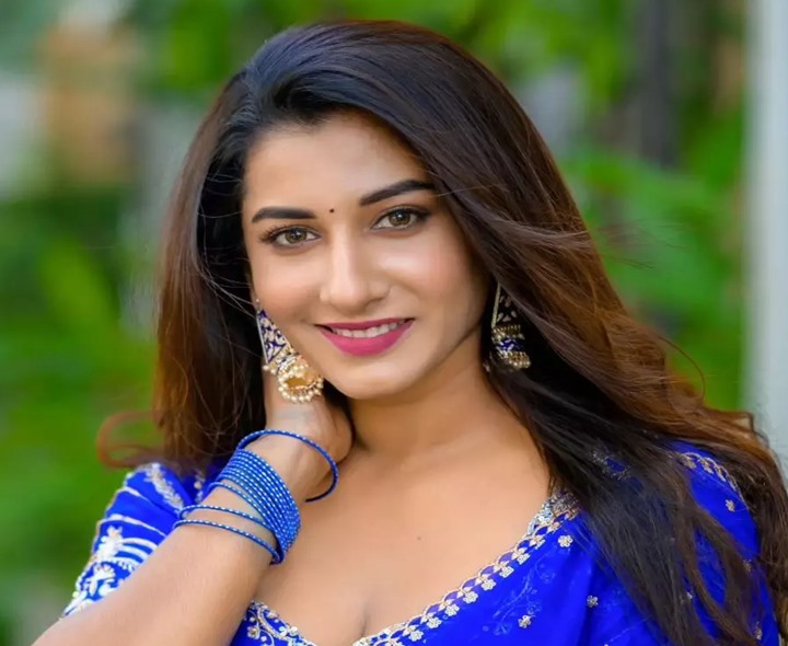 పోలీసులను ఆశ్రయించిన విష్ణుప్రియ