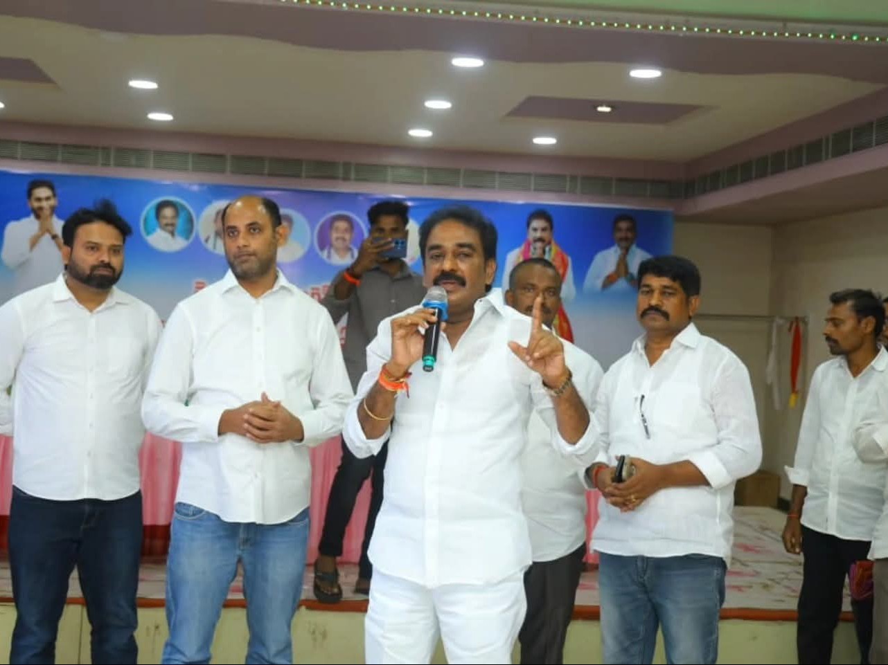 మాచర్లలో వైసీపీ బూత్ స్థాయి సమావేశం