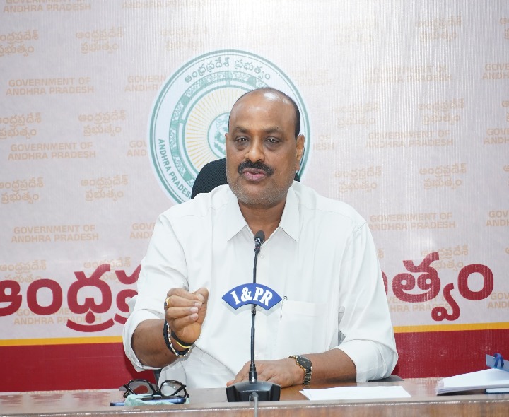 గొడ్డలి పార్టీ సమాజానికి హానికరం: మంత్రి
