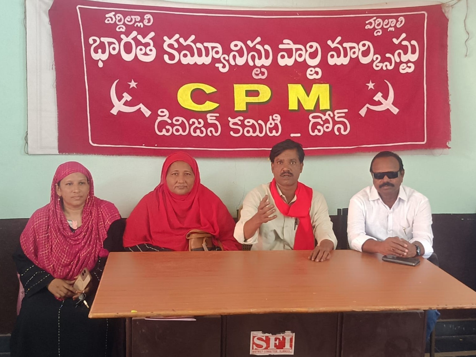 ‘రైల్వే గేట్ల సమస్యకు శాశ్వత పరిష్కారం చూపండి’
