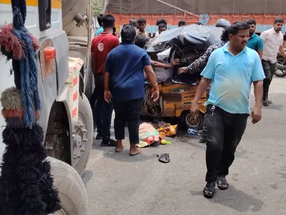 లారీ, ఆటో ఢీకొని మహిళ మృతి