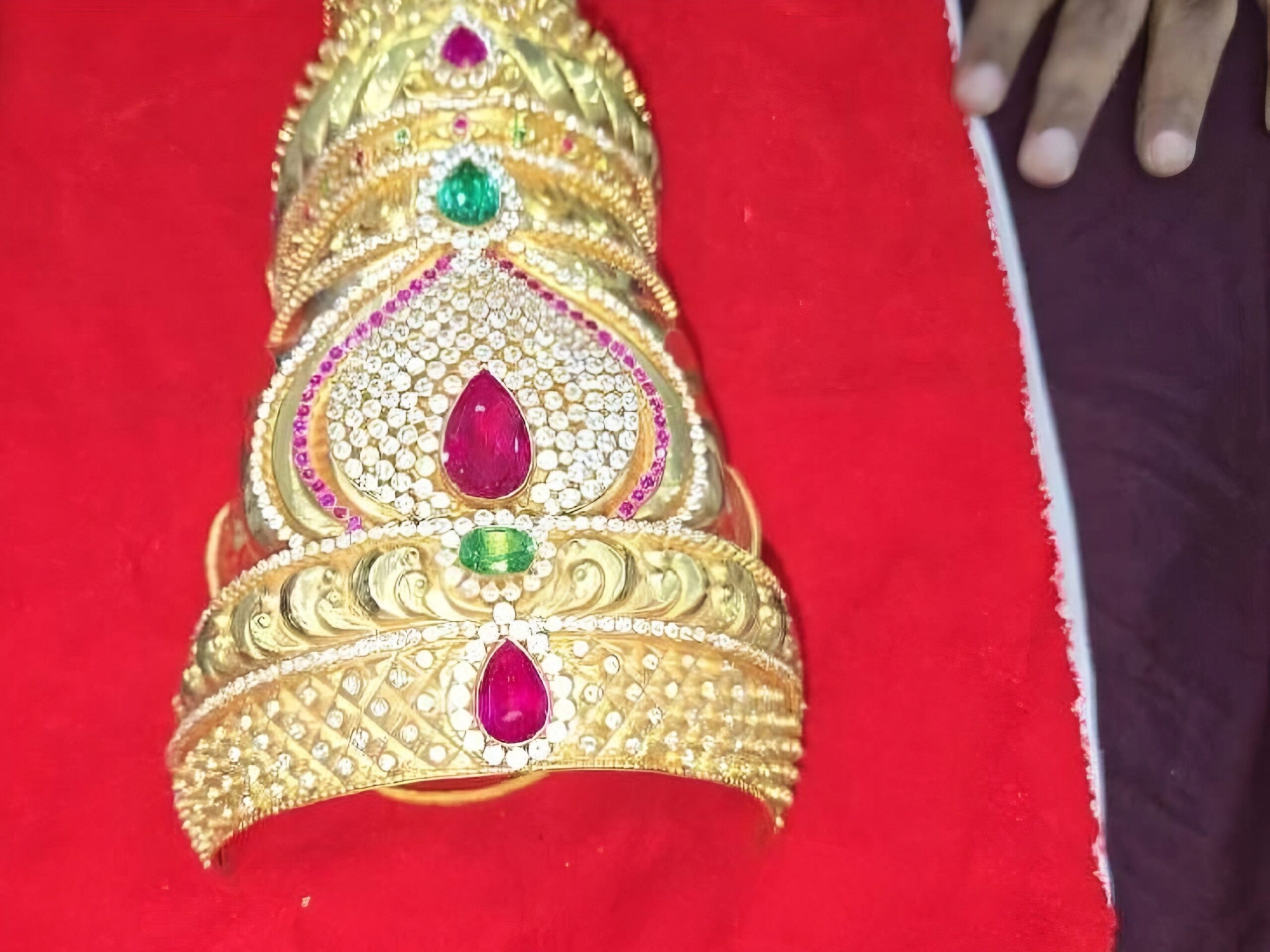 గుడివాడ ఆలయ స్వర్ణ కిరీటం వివాదానికి ముగింపు