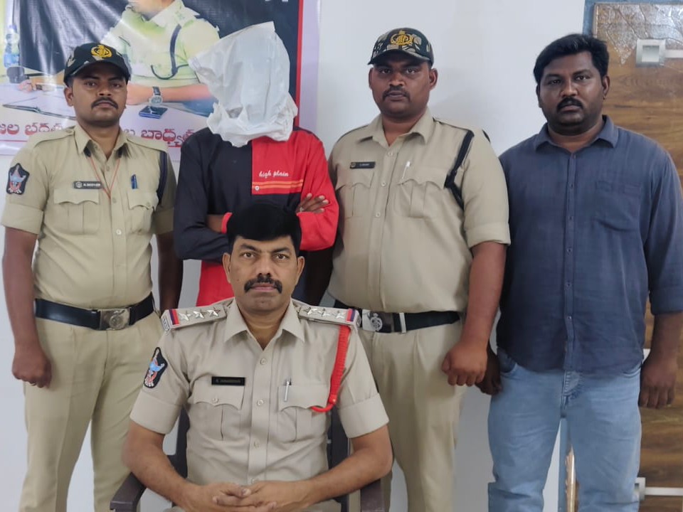 పేకాట నిర్వాహకుడికి జైలు శిక్ష