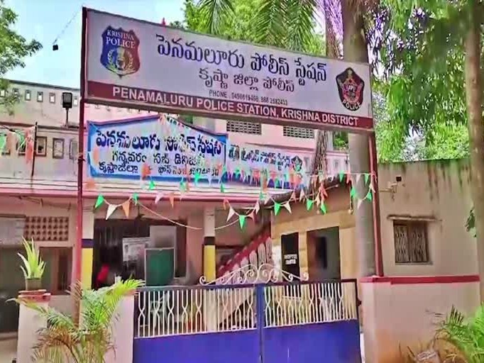 పోరంకిలో జూద శిబిరంపై దాడి