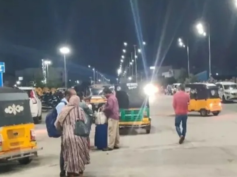 చర్లపల్లి నుంచి ప్రయాణికులకు క్యాబ్ ఖర్చుల భారం..!