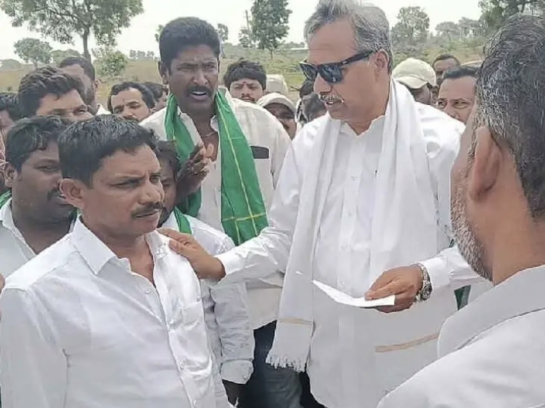 సాగునీటి సమస్య పరిష్కరించాలని ఎమ్మెల్యేకు రైతుల వినతి