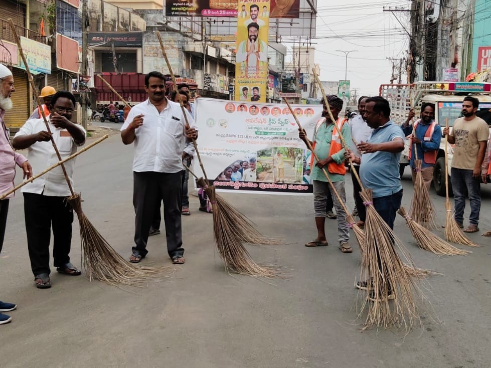 పట్టణంలో  ఆపరేషన్ క్లీన్ స్వీప్ కార్యక్రమం