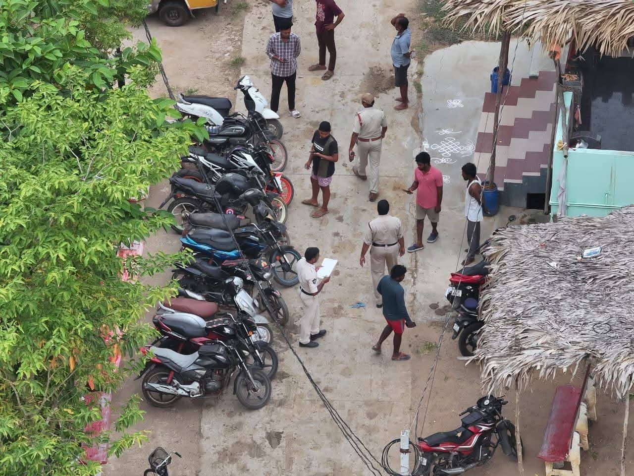 కార్డాన్ అండ్ సెర్చ్ ఆపరేషన్‌ చేసిన పోలీసులు