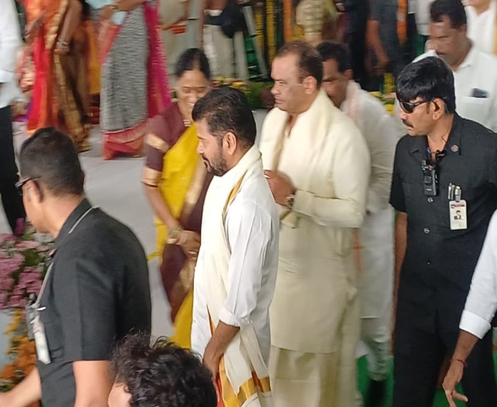 వేద పాఠశాలకు సీఎం రేవంత్ భూమిపూజ