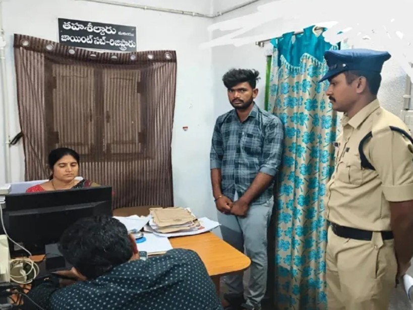 సోషల్ మీడియాలో రెచ్చగొట్టే పోస్టులు.. వ్యక్తి బైండోవర్