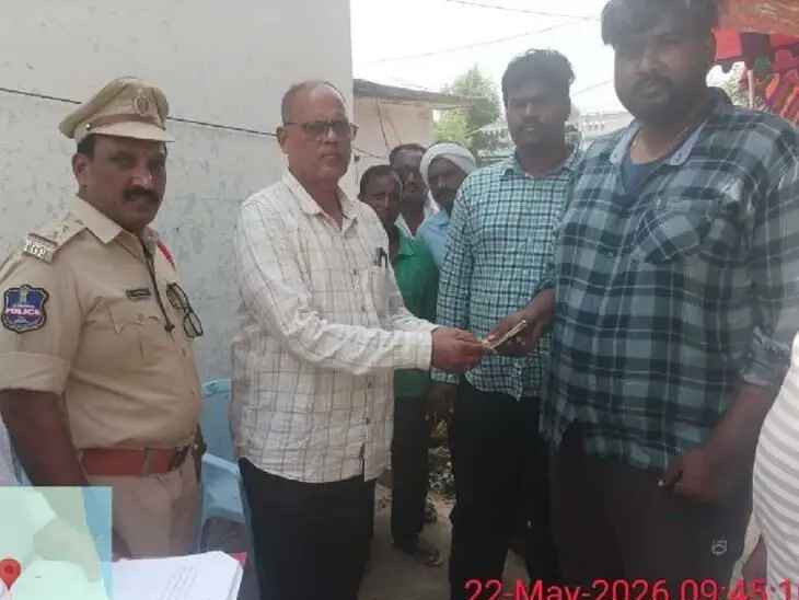 రైల్వే ఉద్యోగి మృతి.. ఆర్థిక సహాయం అందజేత