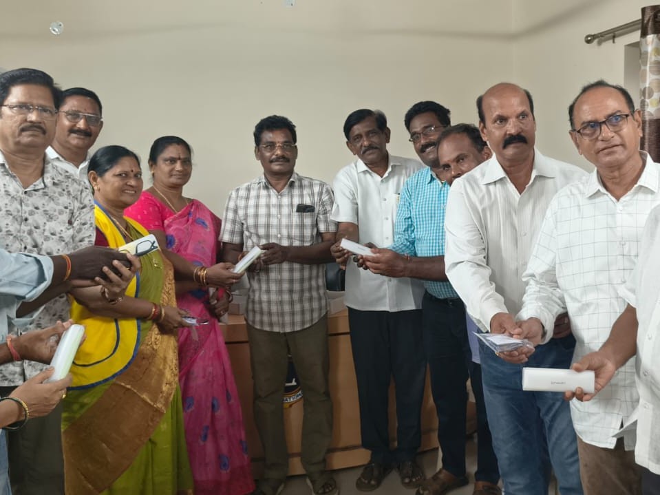 పార్వతీపురంలో కళ్లద్దాల పంపిణీ