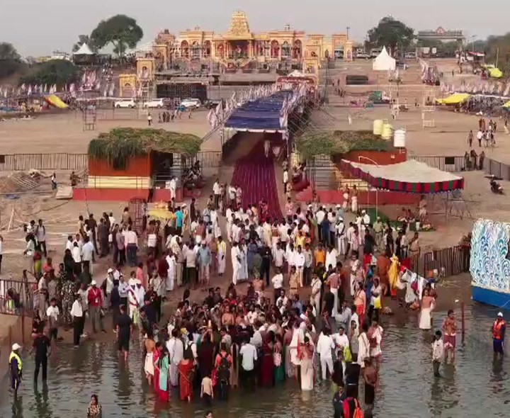 కాళేశ్వరంలో వైభవంగా సరస్వతి పుష్కరాలు