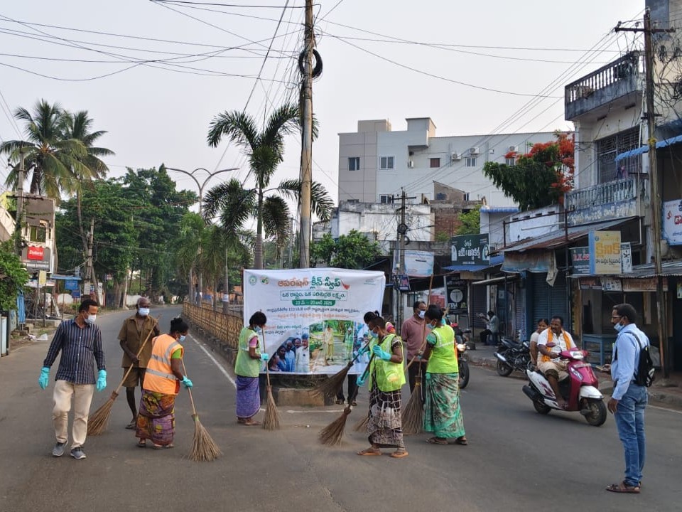 ఆమదాలవలసలో ‘ఆపరేషన్ క్లీన్ స్వీప్’ కార్యక్రమం