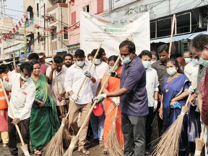 నగరాన్ని క్లీన్ చేయడమే లక్ష్యం: ఎమ్మెల్యే