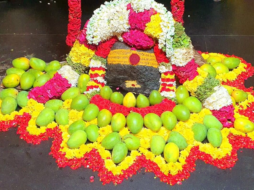 మామిడి పండ్లతో స్వామివారి అలంకరణ