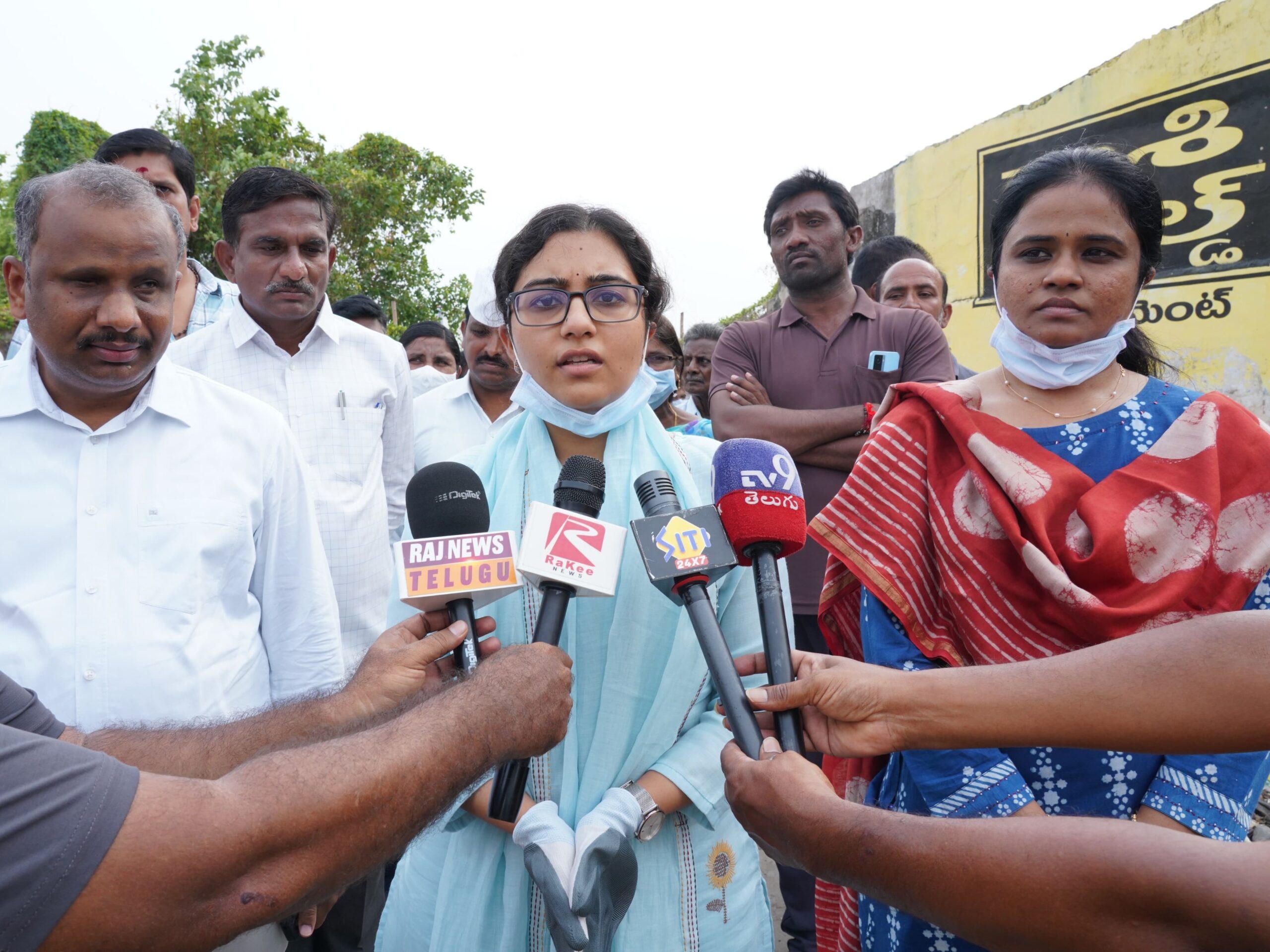 ఎండలకు అప్రమత్తంగా ఉండాలి:  ఇంచార్జ్ కలెక్టర్