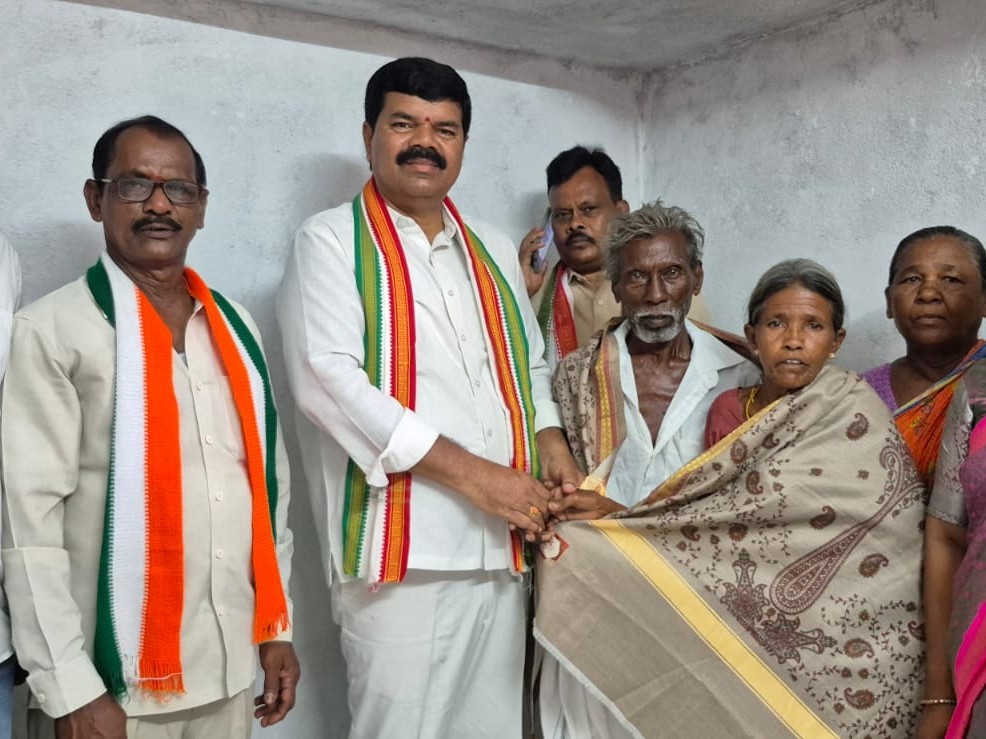 లబ్ధిదారులను అభినందించిన ఎమ్మెల్యే