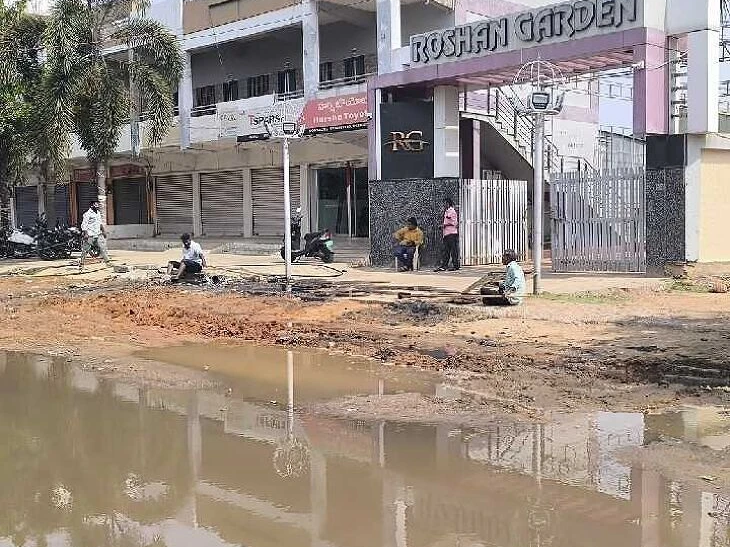 ఆదోనిలో రోడ్డుపై మురుగు.. ప్రజల ఇక్కట్లు!
