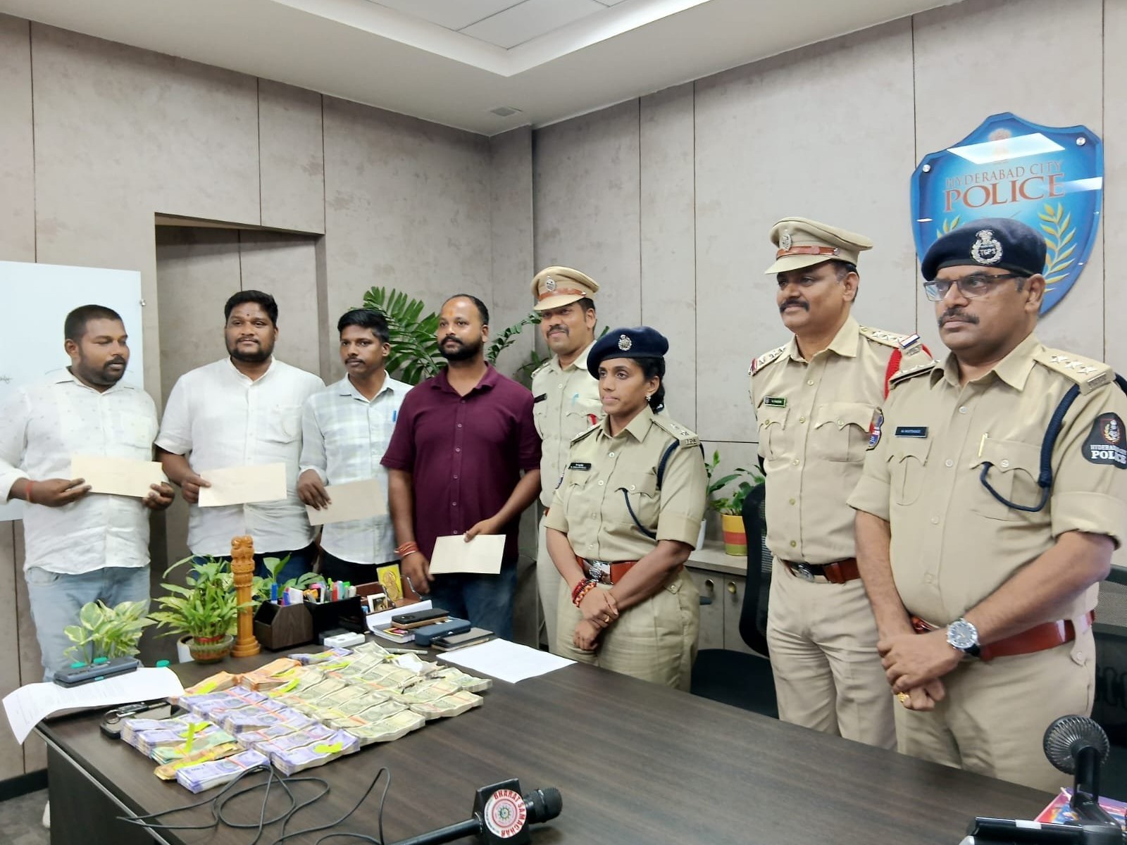48 గంటల్లో చోరీ కేసు ఛేదించిన పోలీసులు