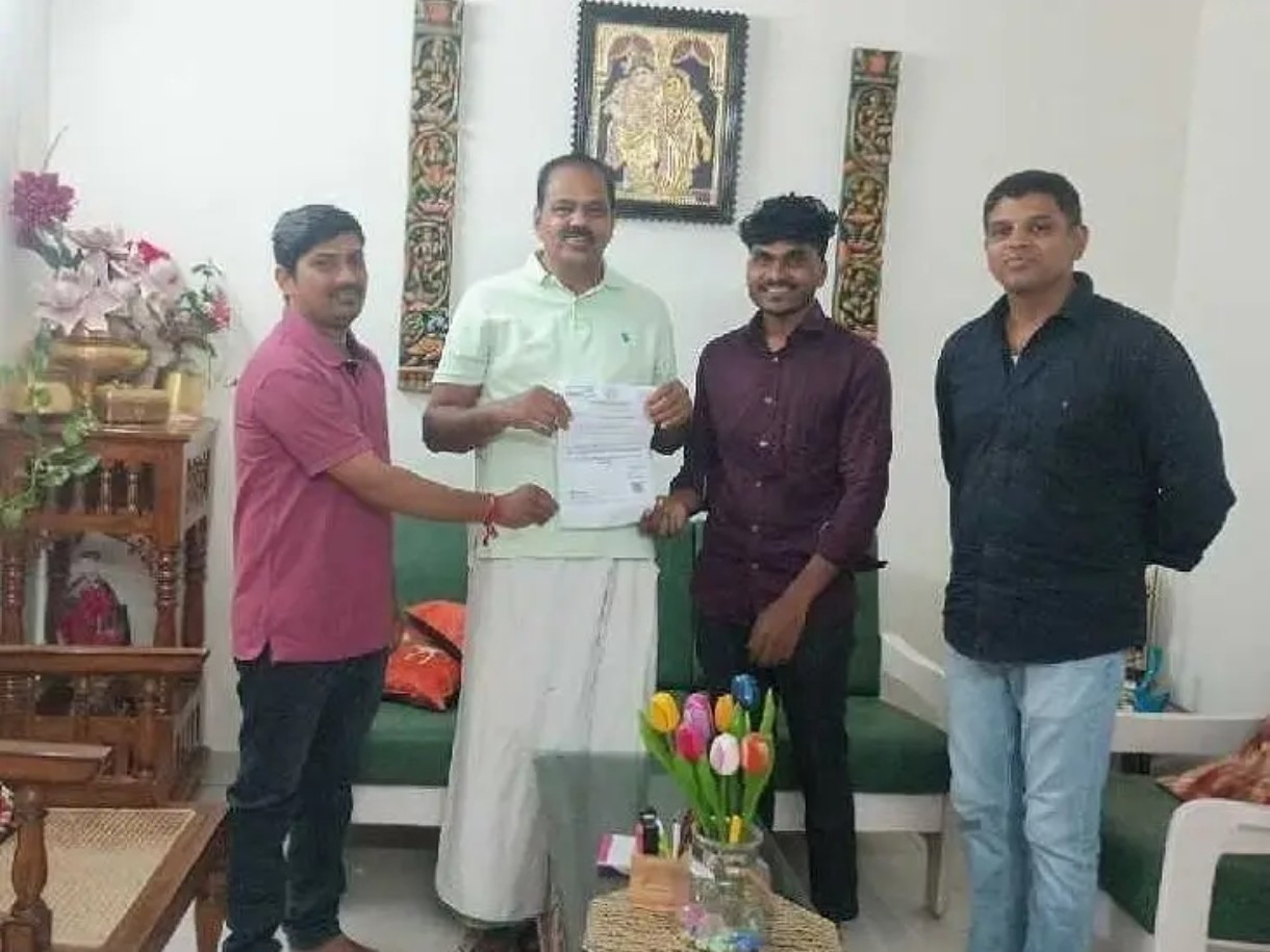 రూ.1.10 లక్షల LOC చెక్కు అందజేత